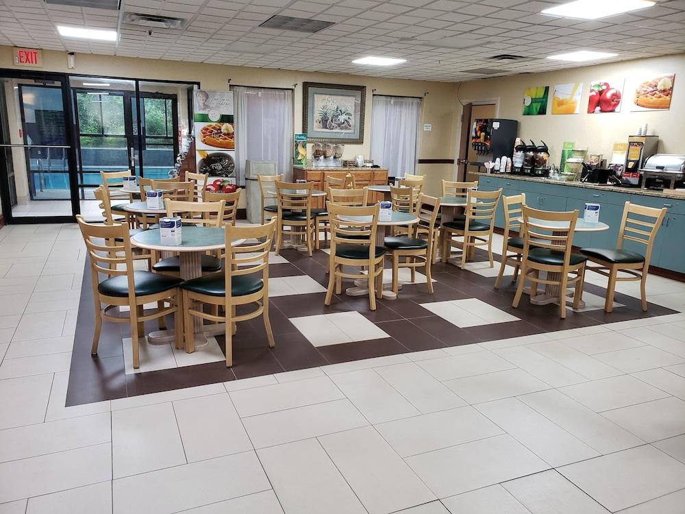 Quality Inn & Suites Sellersburg Eksteriør bilde