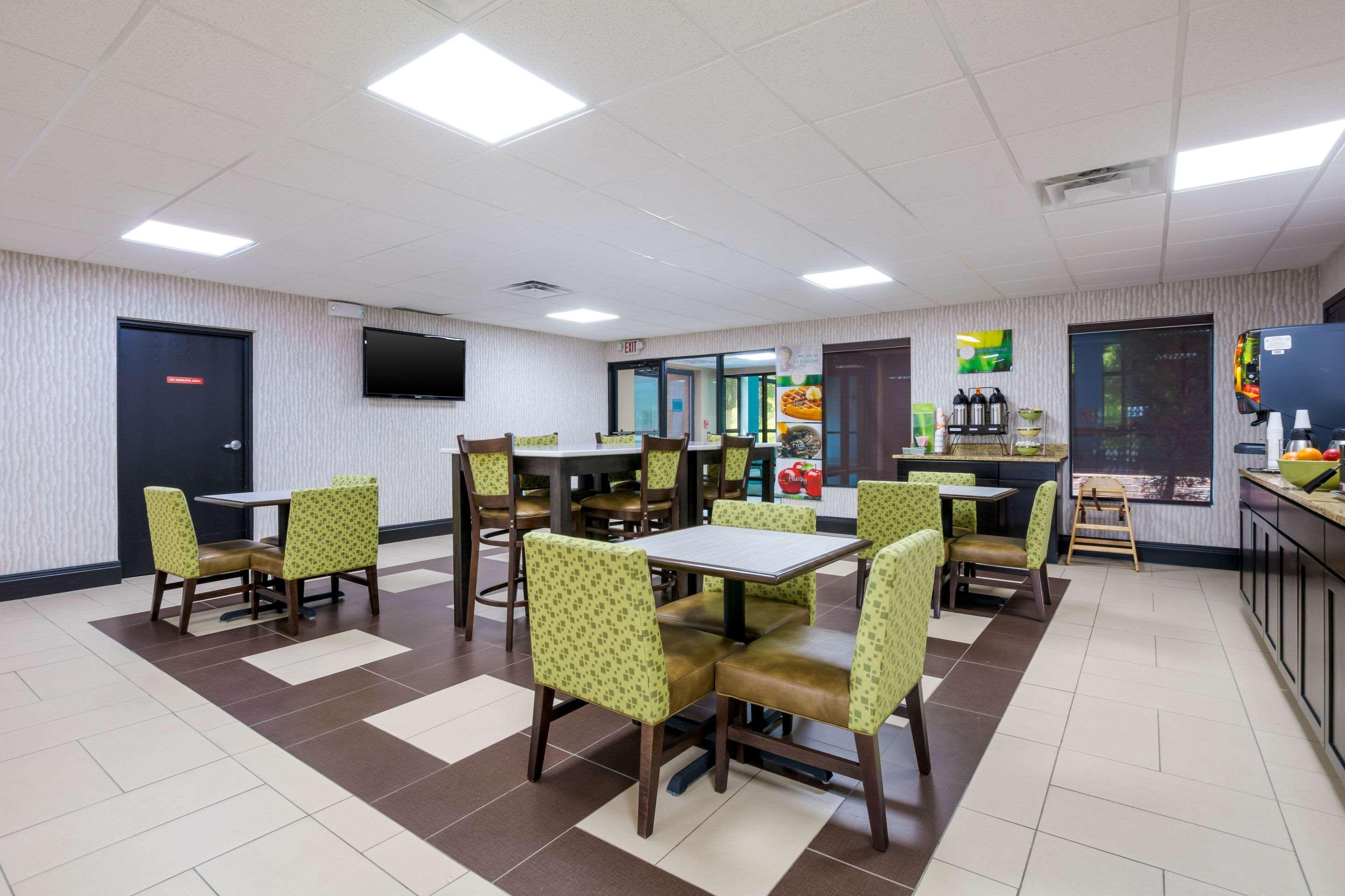 Quality Inn & Suites Sellersburg Eksteriør bilde