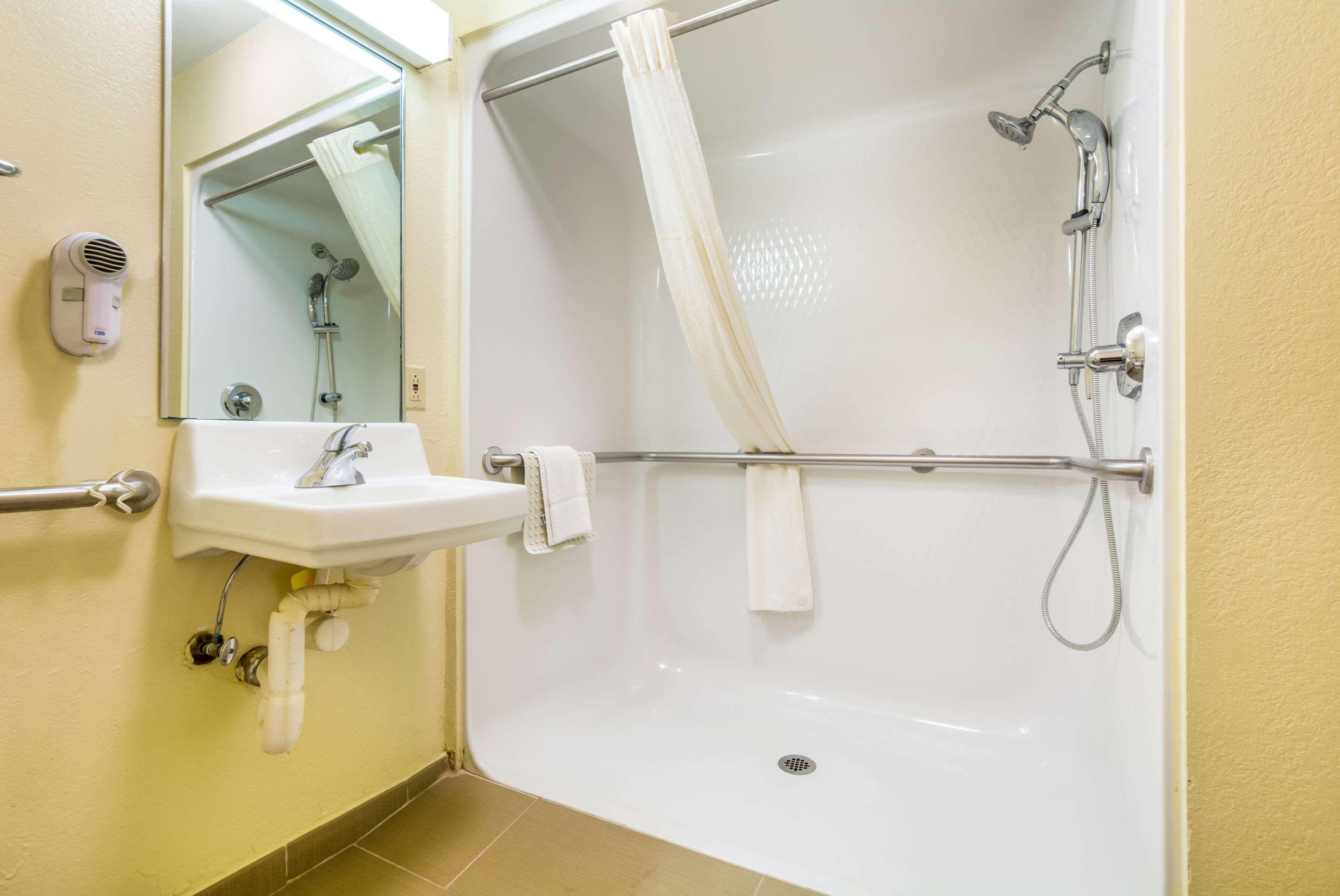 Quality Inn & Suites Sellersburg Eksteriør bilde