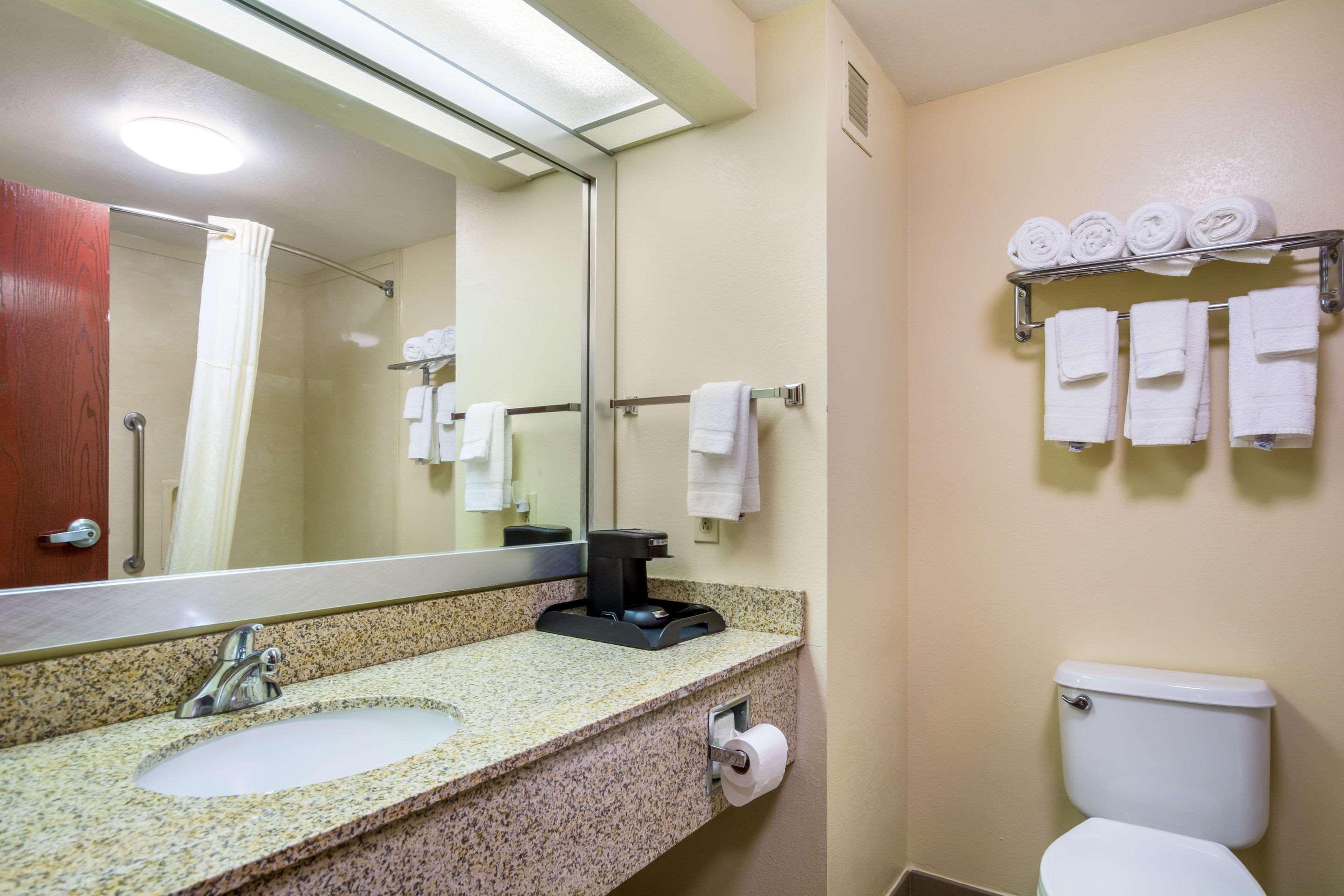 Quality Inn & Suites Sellersburg Eksteriør bilde