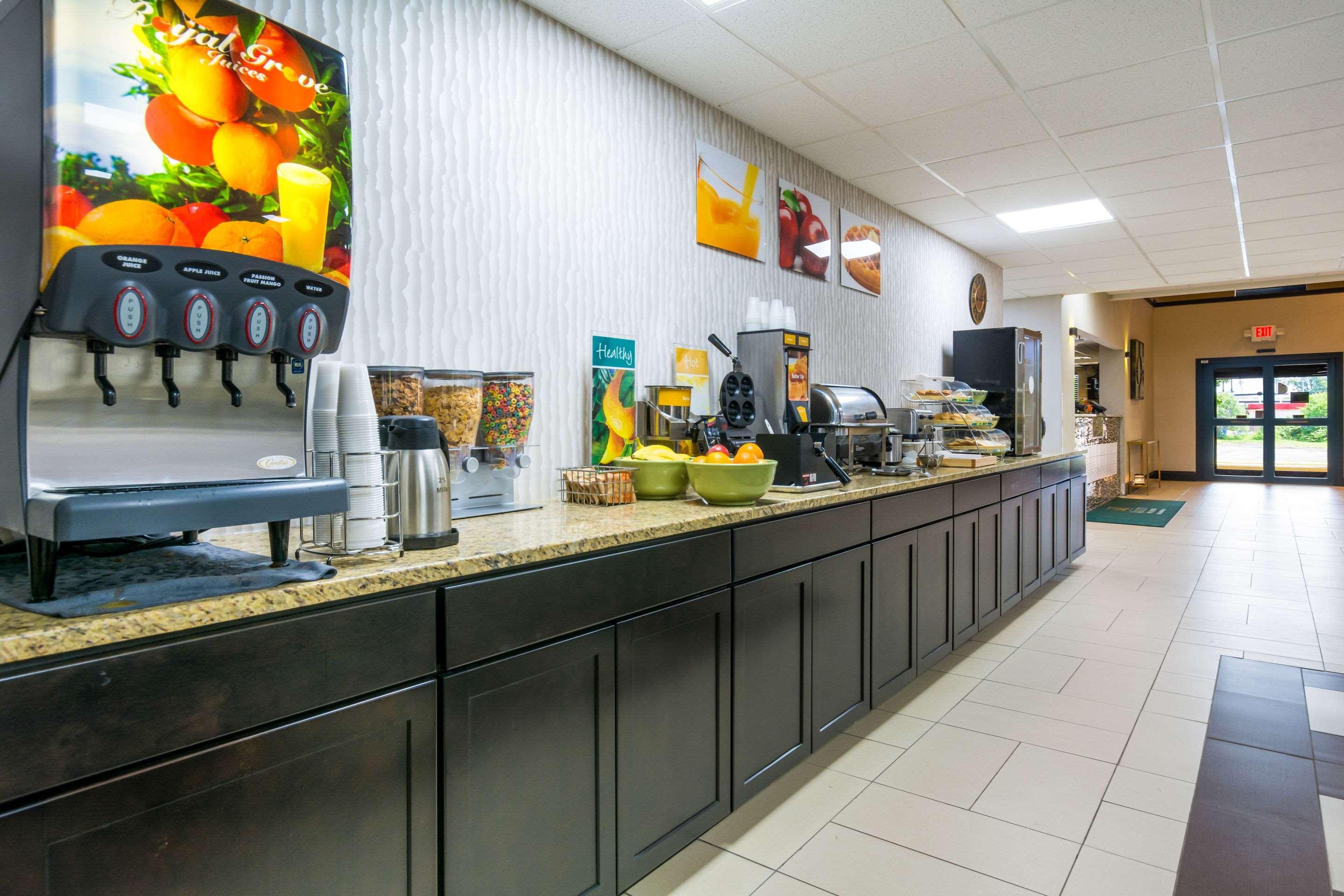 Quality Inn & Suites Sellersburg Eksteriør bilde