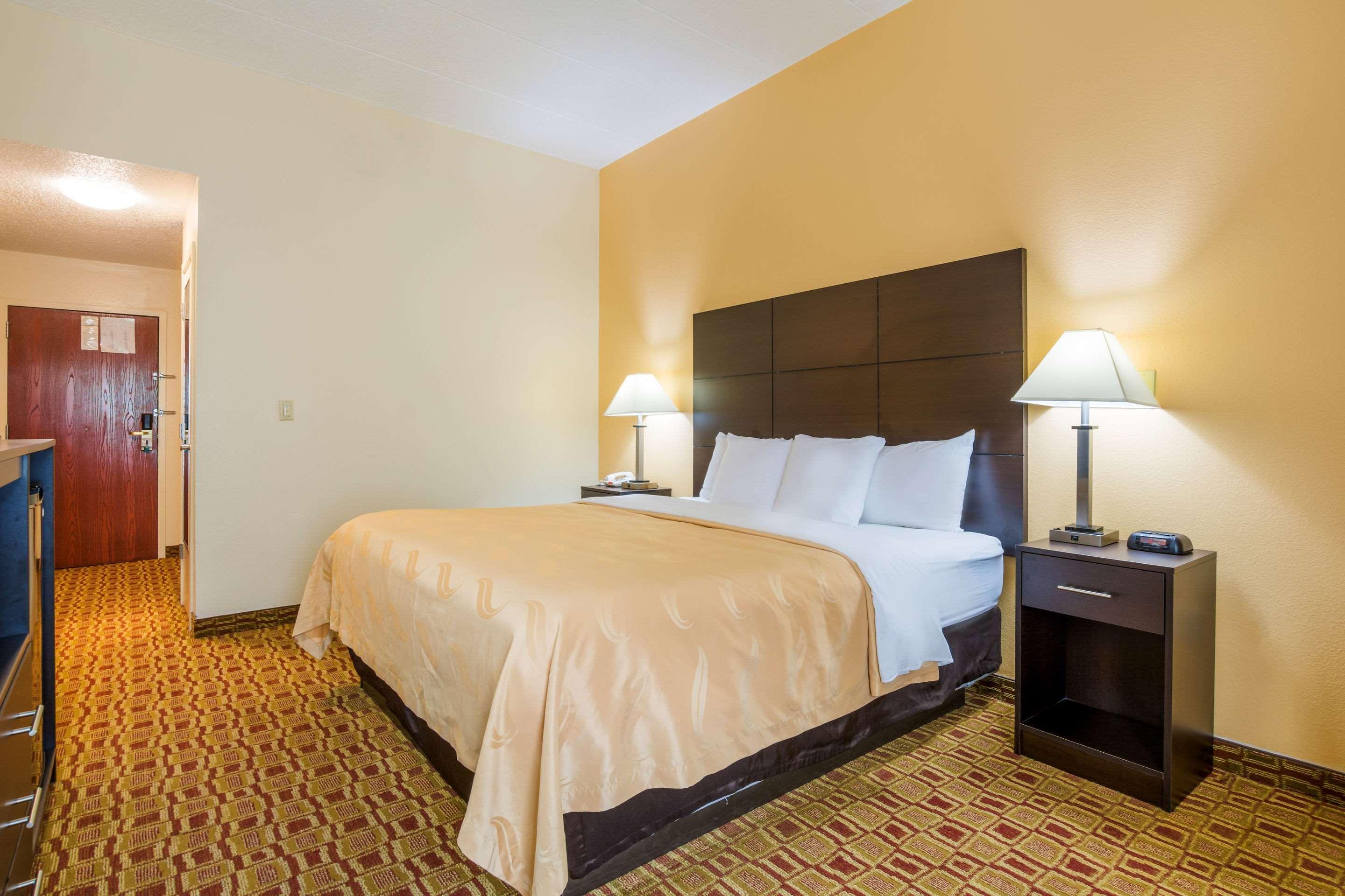 Quality Inn & Suites Sellersburg Eksteriør bilde