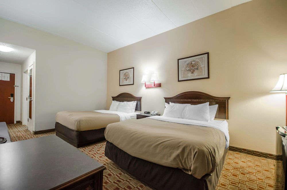 Quality Inn & Suites Sellersburg Eksteriør bilde