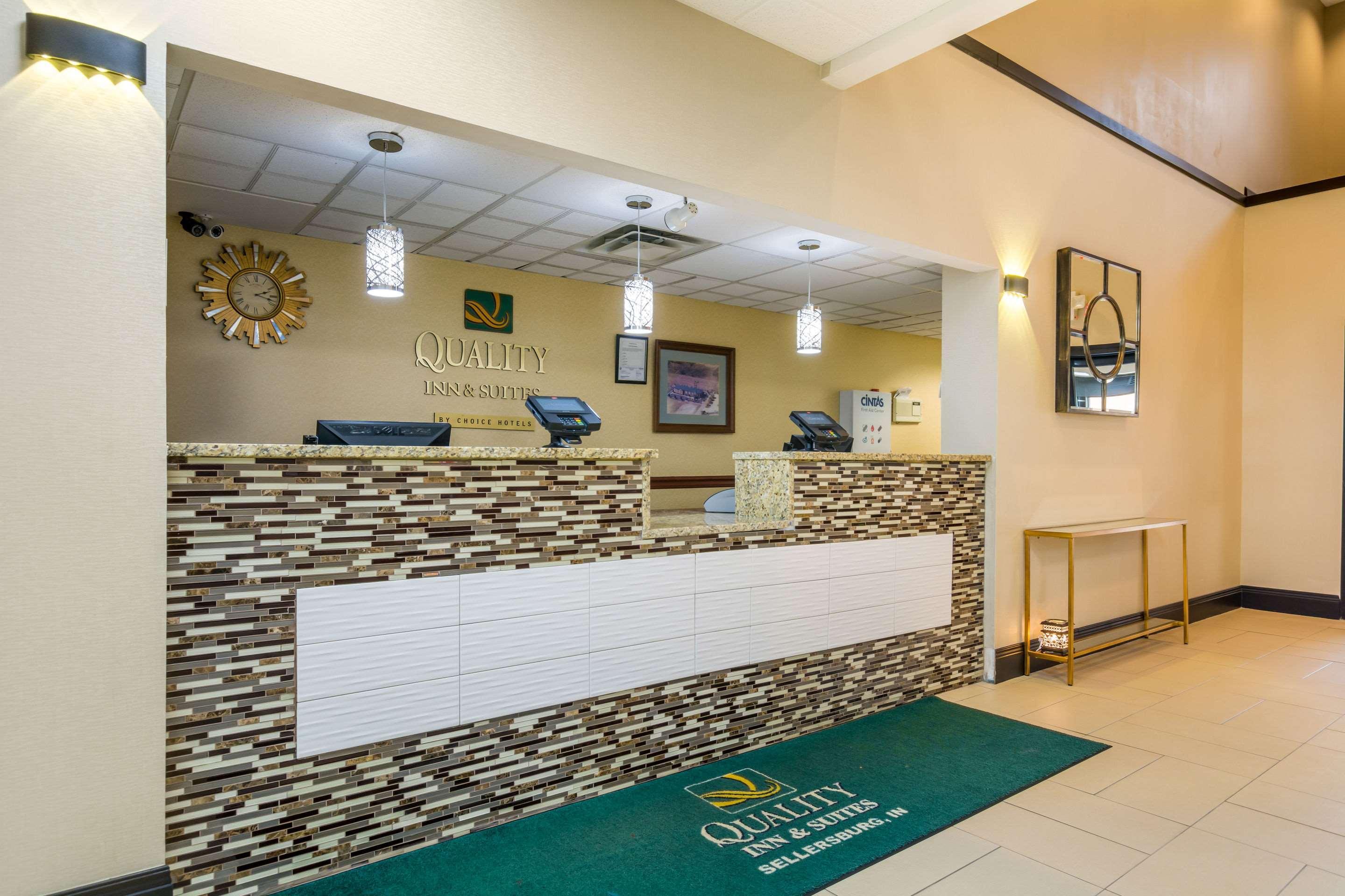 Quality Inn & Suites Sellersburg Eksteriør bilde